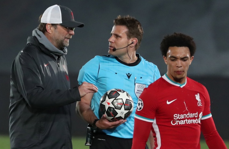 刚刚看了美国队2-0赢日本队的比赛，美国足球水平真强