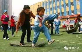 #MUFC 来源：Stretford Paddock我们恨利物浦，还有曼城…… 🎶