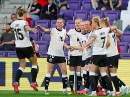 老而弥坚！C罗连续22年为国家队取得进球，足坛历史首人